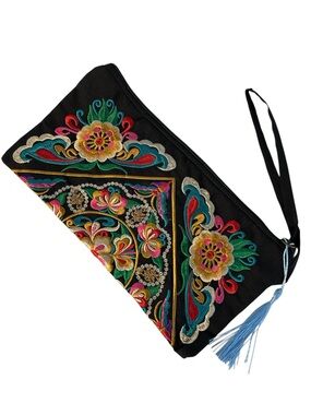 🟢 3/$30 Embroidered Wristlet NEW colorful flowers on a black base